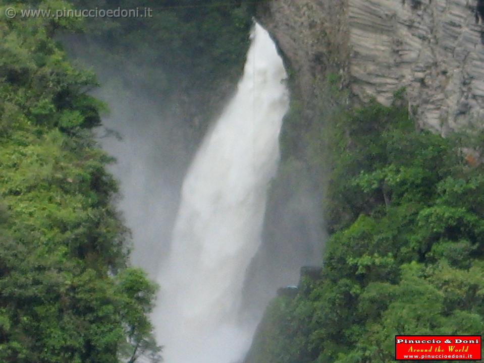 ECUADOR - Rio Pastaza - Cascata Manto de la Novia.jpg